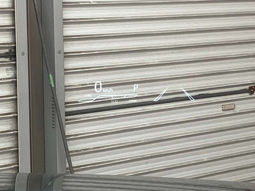 カラーヘッドアップディスプレイ