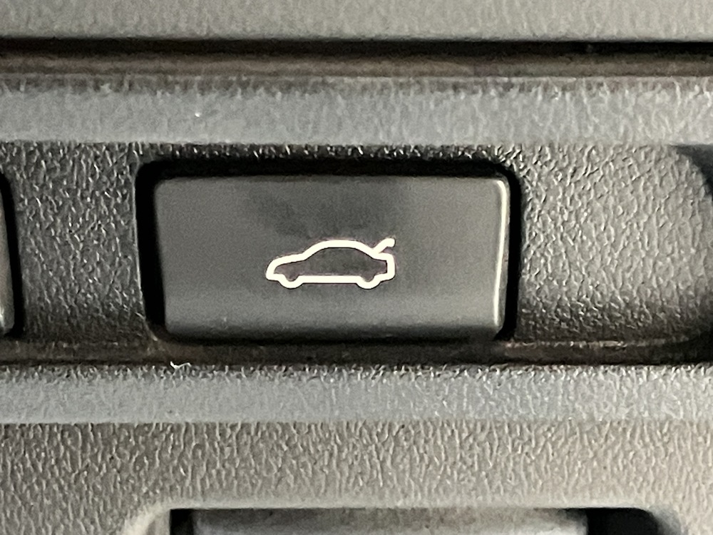 ハンズフリーパワートランクリッド