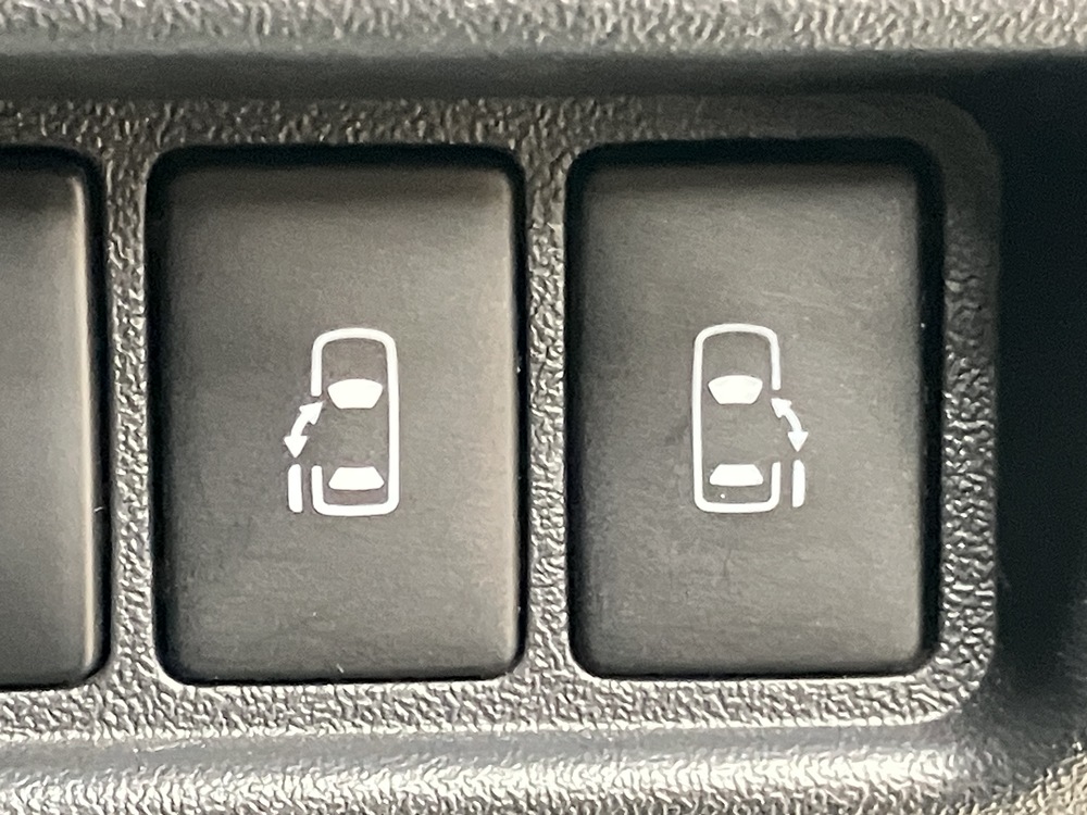 両側パワースライドドア