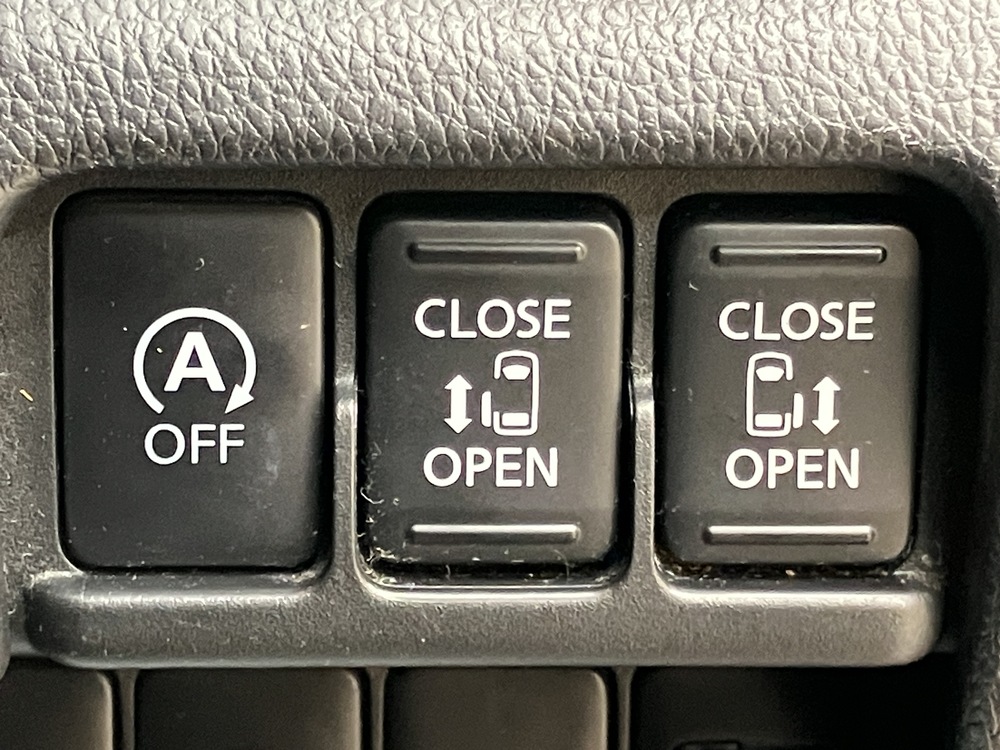 両側パワースライドドア